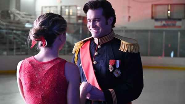 A Royal Christmas on Ice Poster 6