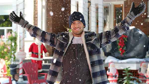 A Royal Queens Christmas Poster 3