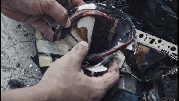 A Woman Escapes Poster 1