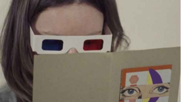 A Woman Escapes Poster 4