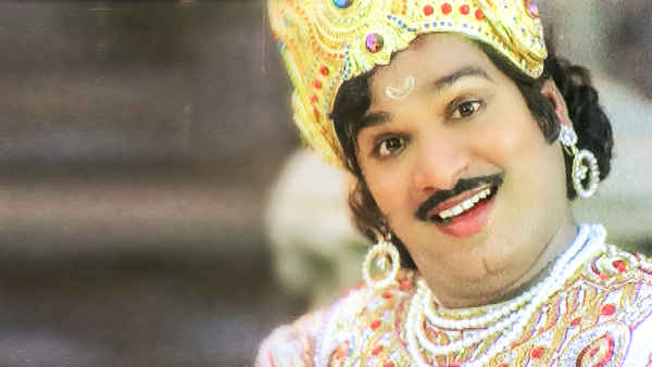 Aa Okkati Adakku Poster 2