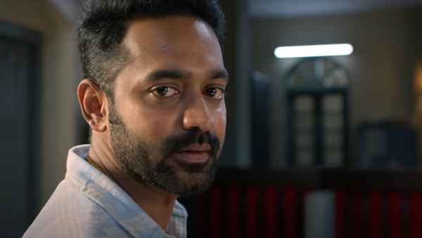 Aabhyanthara Kuttavaali Poster 2