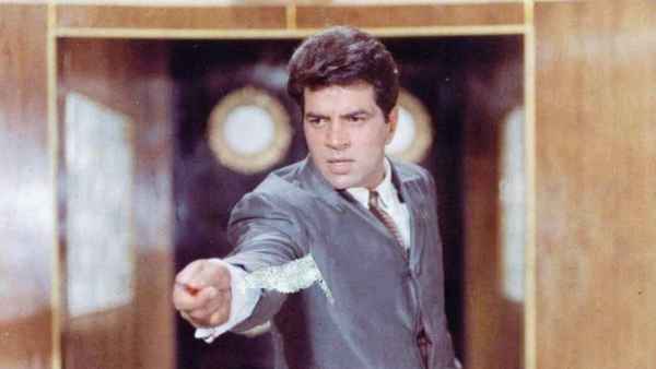 Aadmi Aur Insaan Poster 3