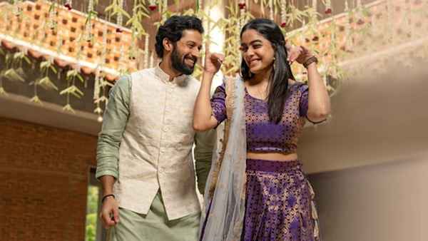 Aanandham Aarambham Poster 1