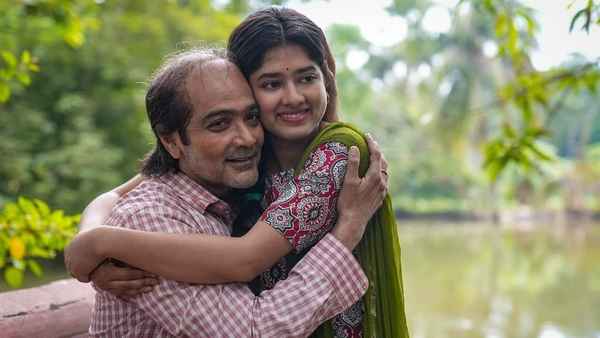 Aay Khuku Aay (যায় খুকু যায়) Poster 1