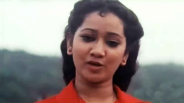 Aayiram Chirakulla Moham Poster 1