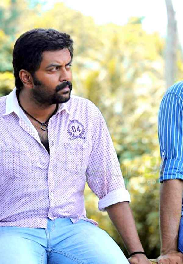 Akasathinte Niram Poster 3