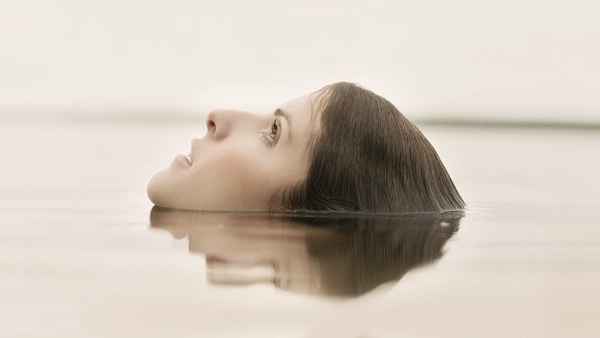 Alice, Darling Poster 4