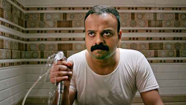 Allu Ramendran Poster 1