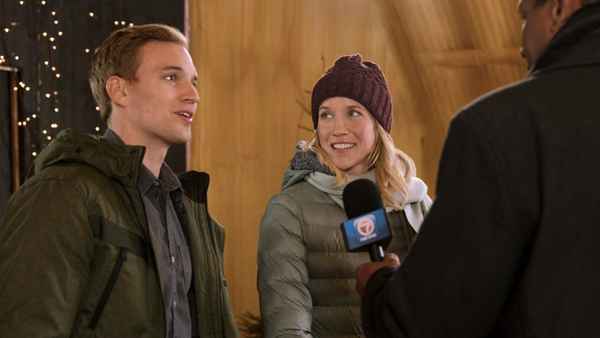 Amazing Winter Romance Poster 3