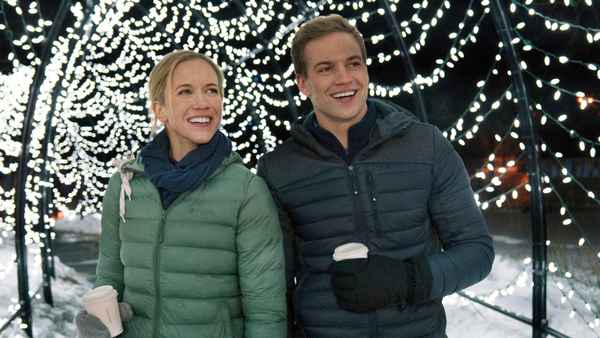 Amazing Winter Romance Poster 2