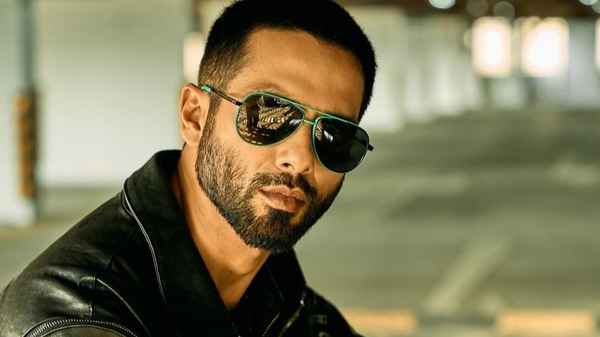 Teri Baaton Mein Aisa Uljha Jiya (तेरी बातों में ऐसा उलझा जिया) Poster 7