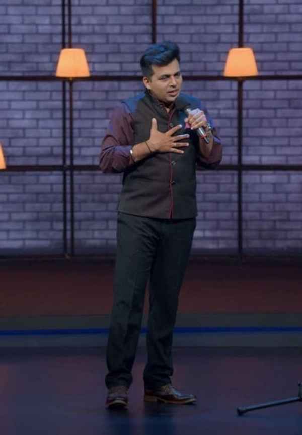 Amit Tandon: Family Tandoncies Poster 4