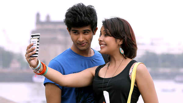 & Jara Hatke Poster 6