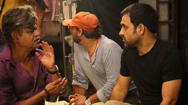 Angrezi Mein Kehte Hain Poster 4