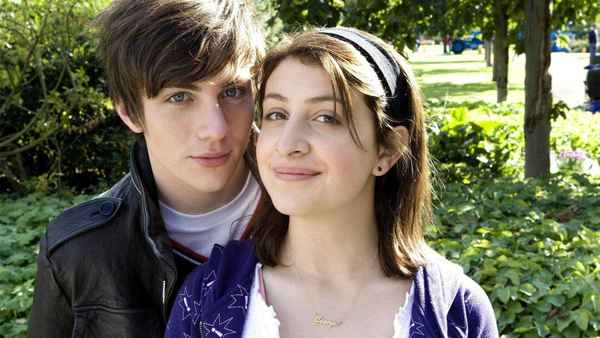 Angus, Thongs and Perfect Snogging Poster 3