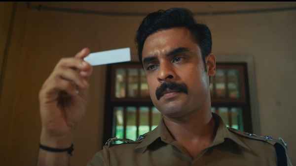 Anweshippin Kandethum (അന്വേഷിപ്പിൻ കണ്ടെത്തും) Poster 1