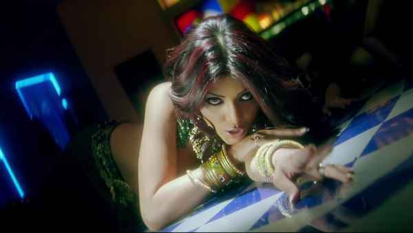 Apna Sapna Money Money Poster 6