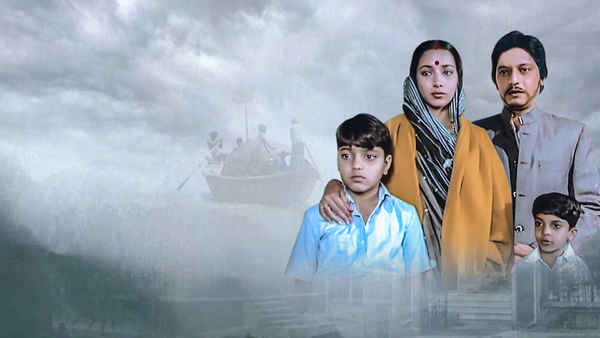 Apne Paraye Poster 1