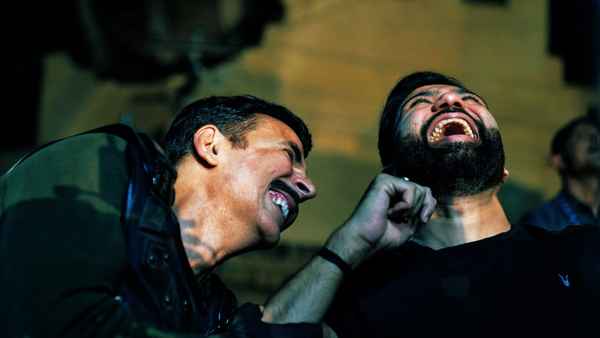 Bade Miyan Chote Miyan (बड़े  मियाँ  छोटे मियाँ) Poster 4