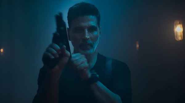 Bade Miyan Chote Miyan (बड़े  मियाँ  छोटे मियाँ) Poster 7