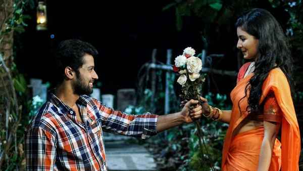 Bayama Irukku Poster 2