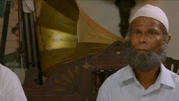 Bhoomiyile Manohara Swakaryam Poster 2