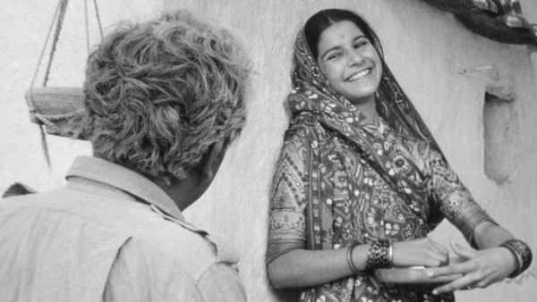 Bhuvan Shome Poster 4