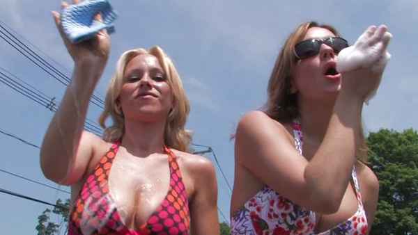 Bikini Bloodbath: Car Wash Poster 1