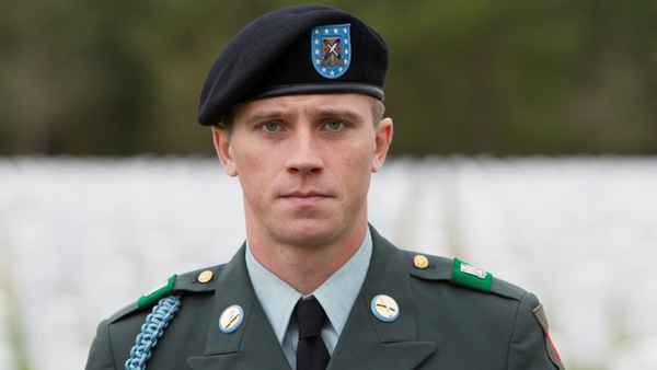 Billy Lynn's Long Halftime Walk Poster 1