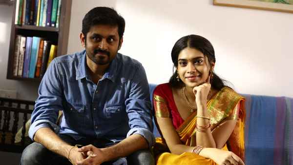 Bodhai Yeri Budhi Maari Poster 1