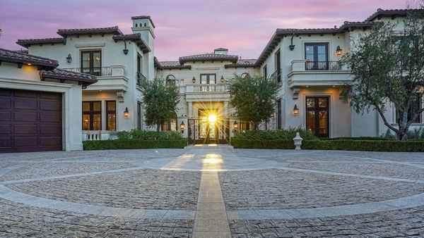 Buying Beverly Hills Poster 2