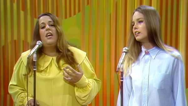 California Dreamin': The Songs of The Mamas & The Papas Poster 4