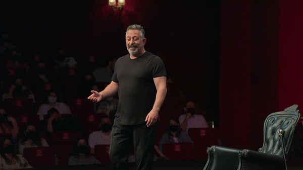 Cem Yılmaz: Diamond Elite Platinum Plus Poster 2