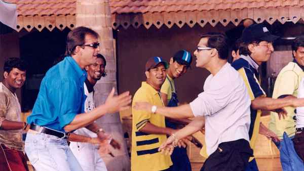 Chal Mere Bhai Poster 6