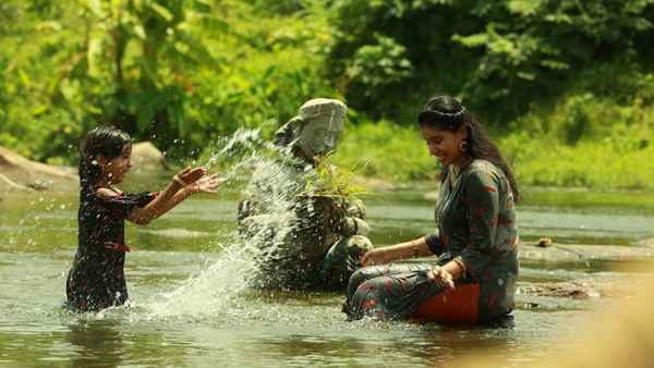 Chinnanjiru Kiliye Poster 5