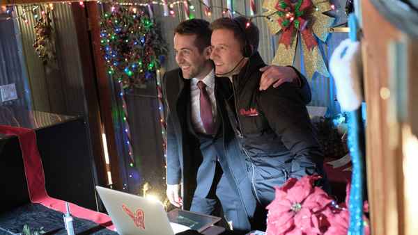 Christmas at Dollywood Poster 5