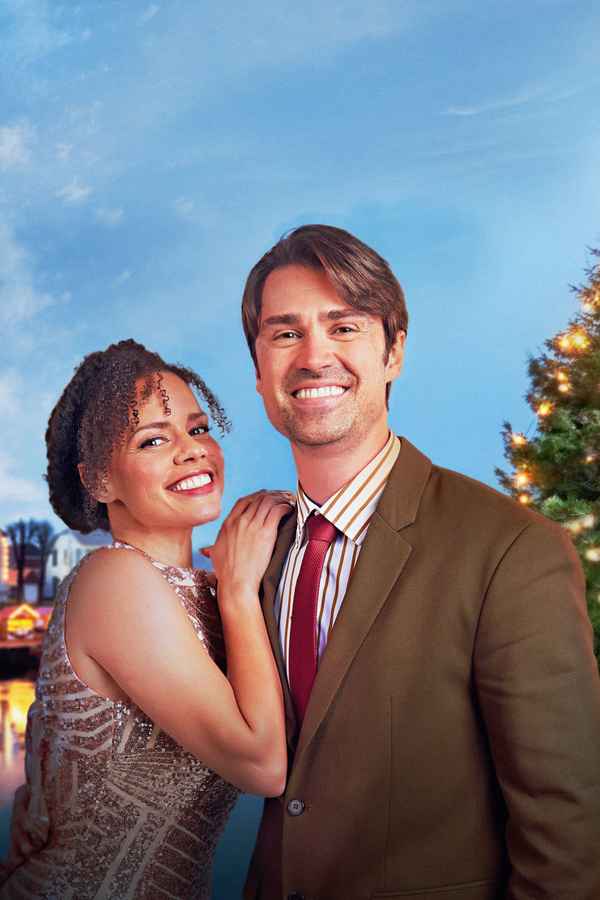 Christmas on Mistletoe Lake Poster 6