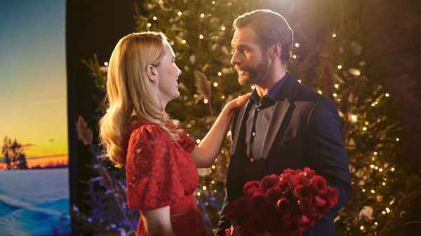 Christmas on the Alpaca Farm Poster 3