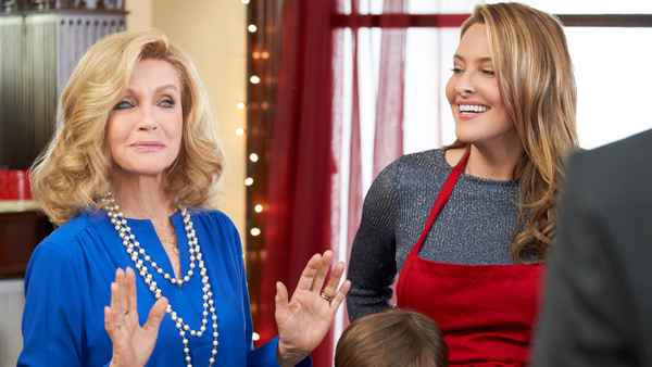 Christmas Wishes & Mistletoe Kisses Poster 7