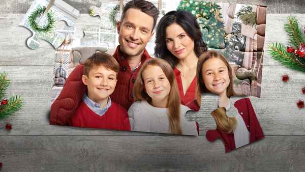 Christmas with the Darlings Poster 2