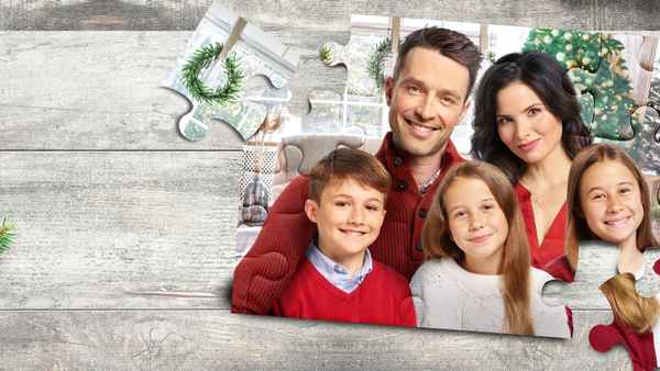 Christmas with the Darlings Poster 3