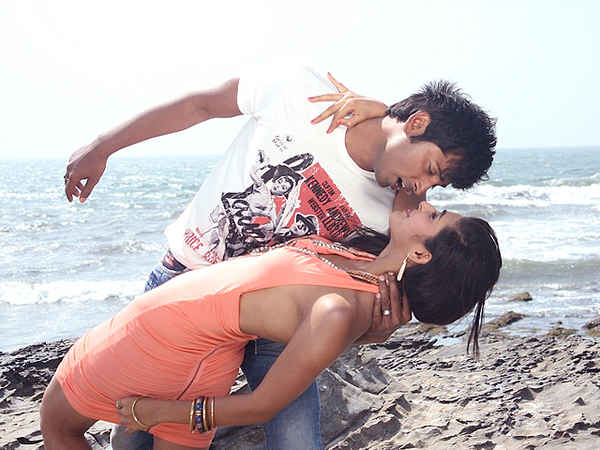 Cigarette Ki Tarah Poster 6