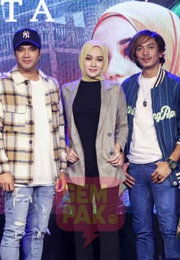 CINTA HILANG KATA Poster 3