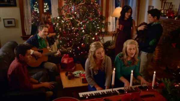 Coming Home for Christmas Poster 3