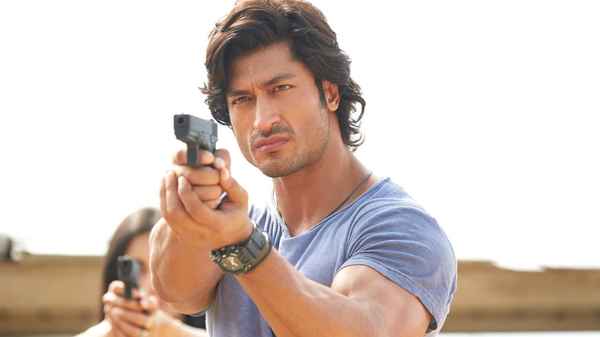 Commando 2: The Black Money Trail Poster 3