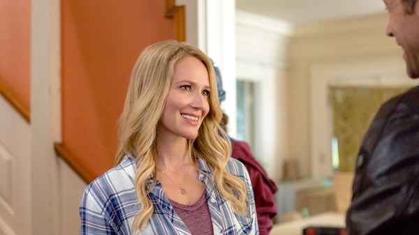 Concrete Evidence: A Fixer Upper Mystery Poster 4