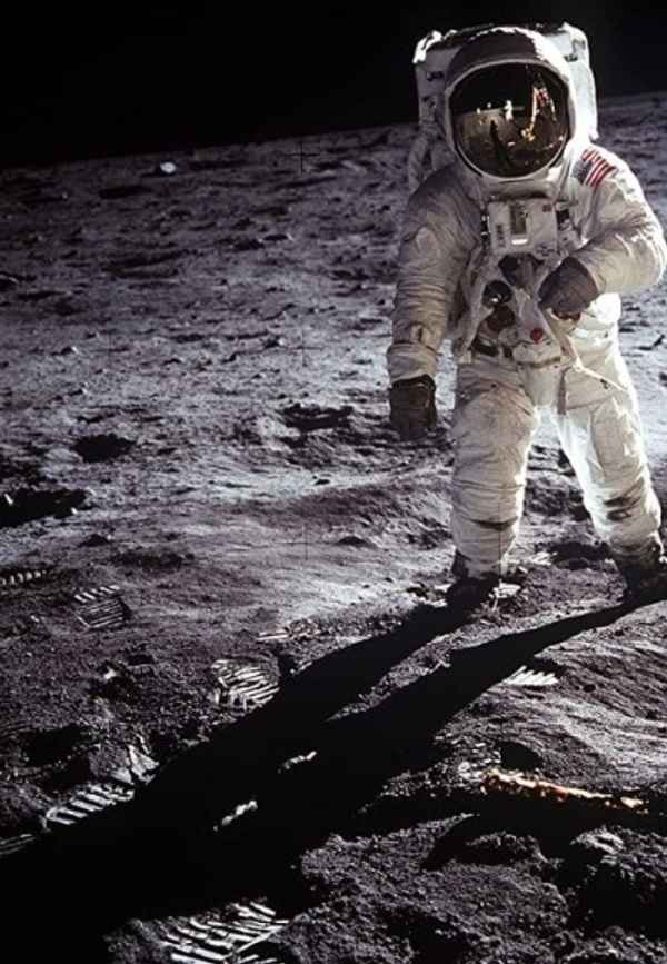 Conspiracy Theory: Did We Land on the Moon? Poster 4