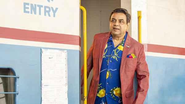 Coolie No. 1 Poster 3