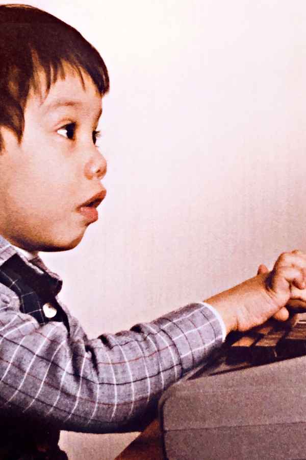 Couchsurfing: The Rise and Demise of a Dream Poster 1